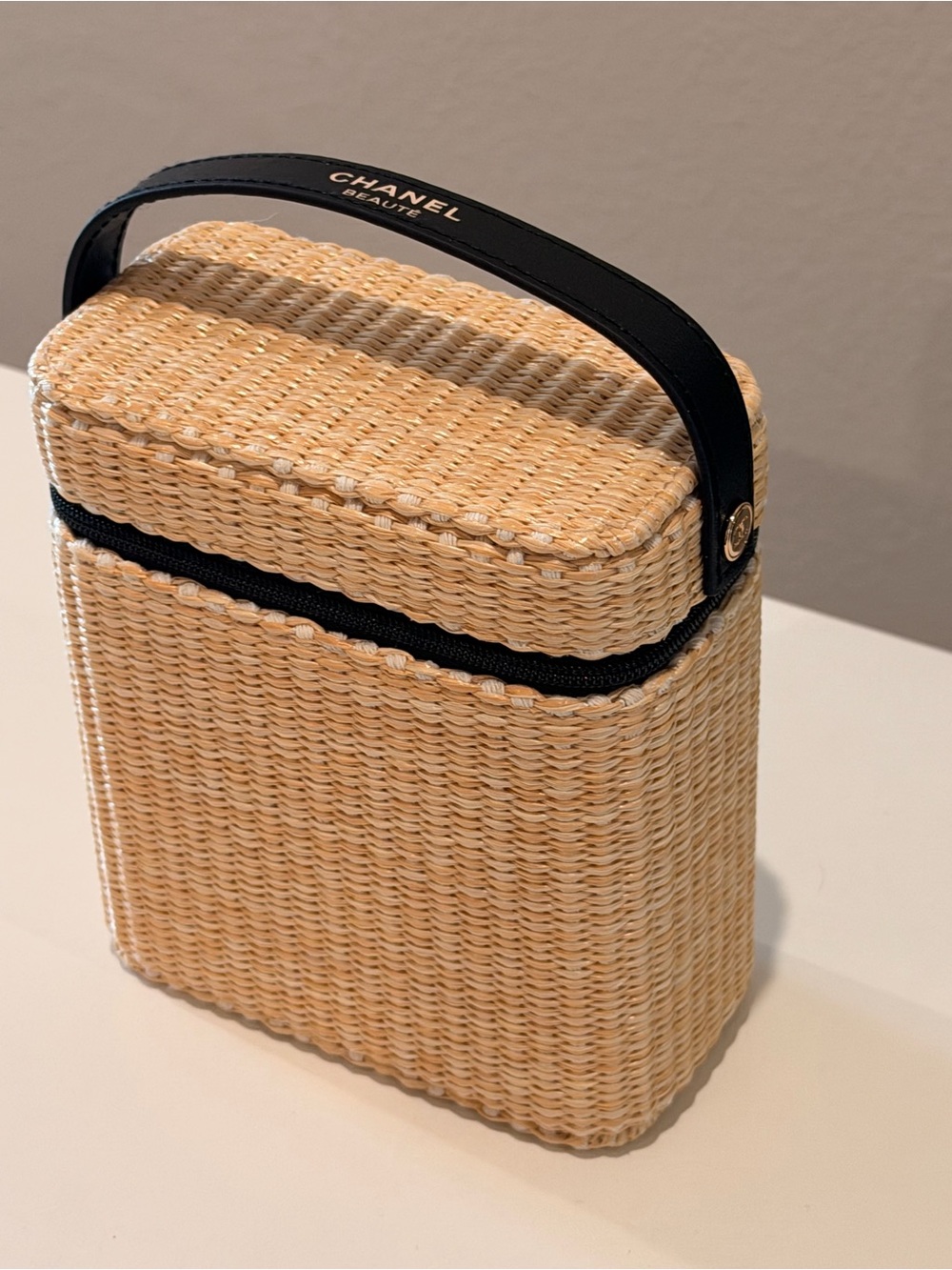 CHANEL Beauty Case with Black Handle - from Summer Essentials Kit - Picture 3 of 6